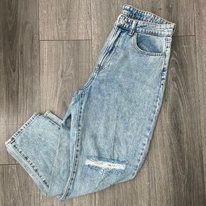 Brand: H&M
Size: 8
Color: Light blue 
Loose Mom Jeans